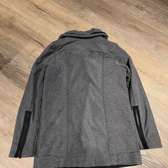 Lululemon Size 6 Ladies grey fleece - Picture 2 of 3
